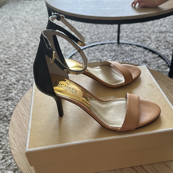 MK Kitten open toe sandal 7.5 - Picture 2 of 3